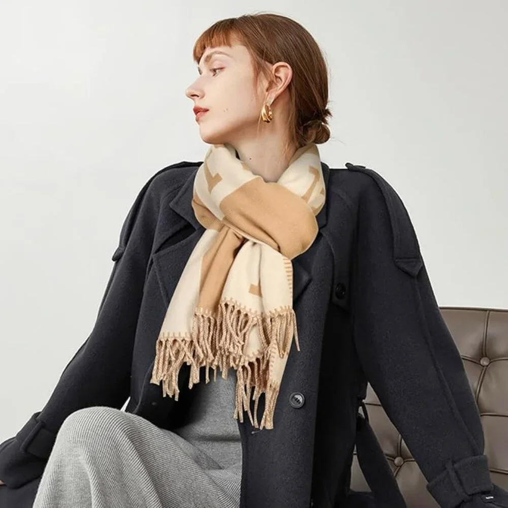 Neiman Marcus Luxury Equestrian Pashmina Silky Shawl Wrap - Picture 3 of 5